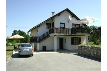 Chorwacja Privát Smoljanac, Zewnątrz